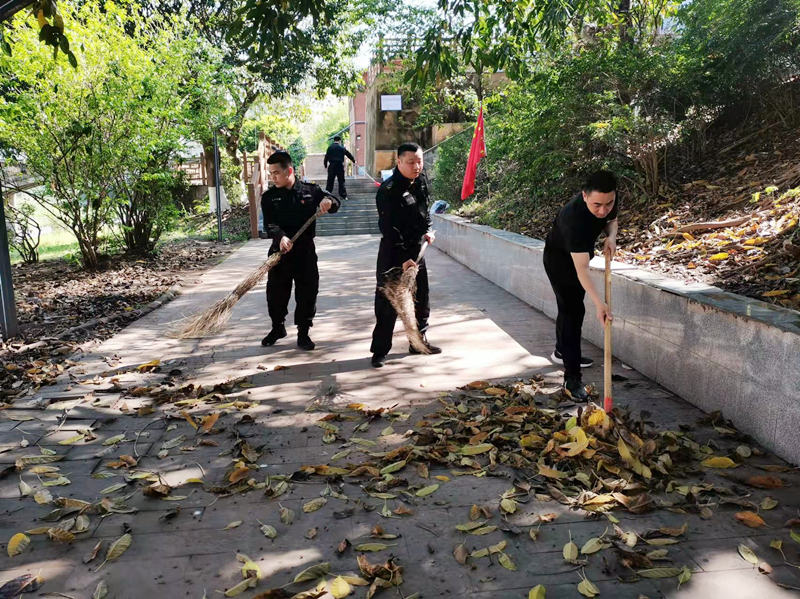 “學(xué)雷鋒·環(huán)保行”主題黨日活動(dòng)照片2.jpg