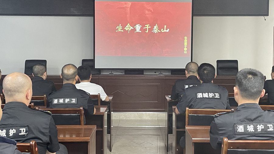 觀(guān)看警示片.jpg