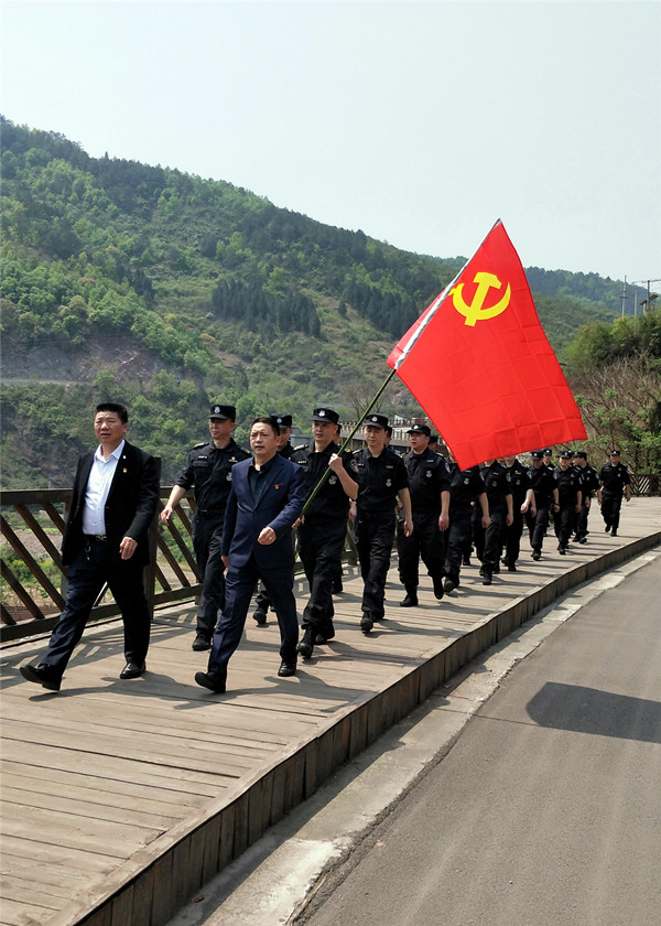 祭英烈頌黨恩紅軍精神永傳承 四川融通安防投資集團多形式開(kāi)展黨史學(xué)習教育(圖13)